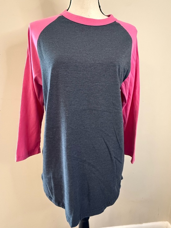 Rawlings Tops - Rawlings baseball tee gray & pink crew neck crop sleeves SZ M